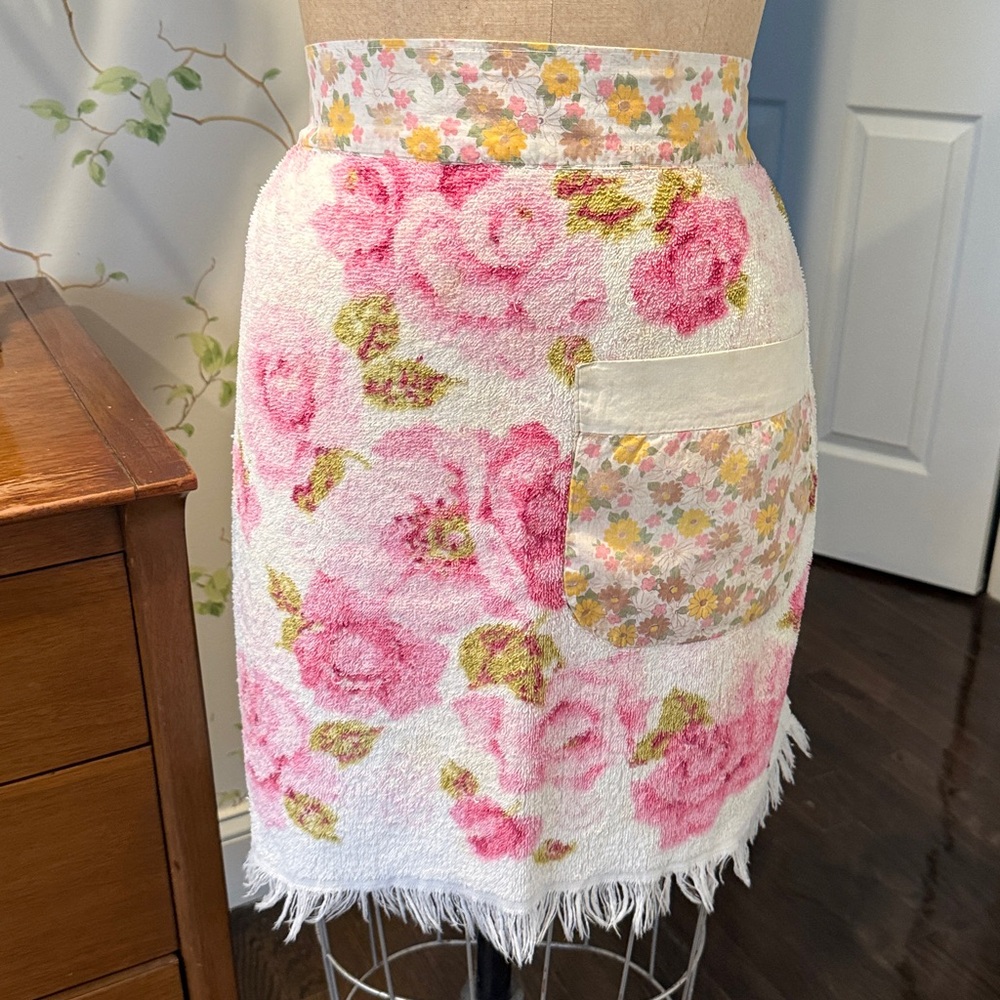 Vintage Canon Roses Towel Handmade Apron with Pocket